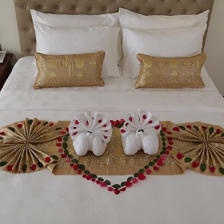 Pacific Hotel Янгон Екстериор снимка