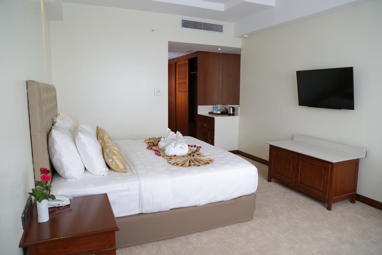 Pacific Hotel Янгон Екстериор снимка