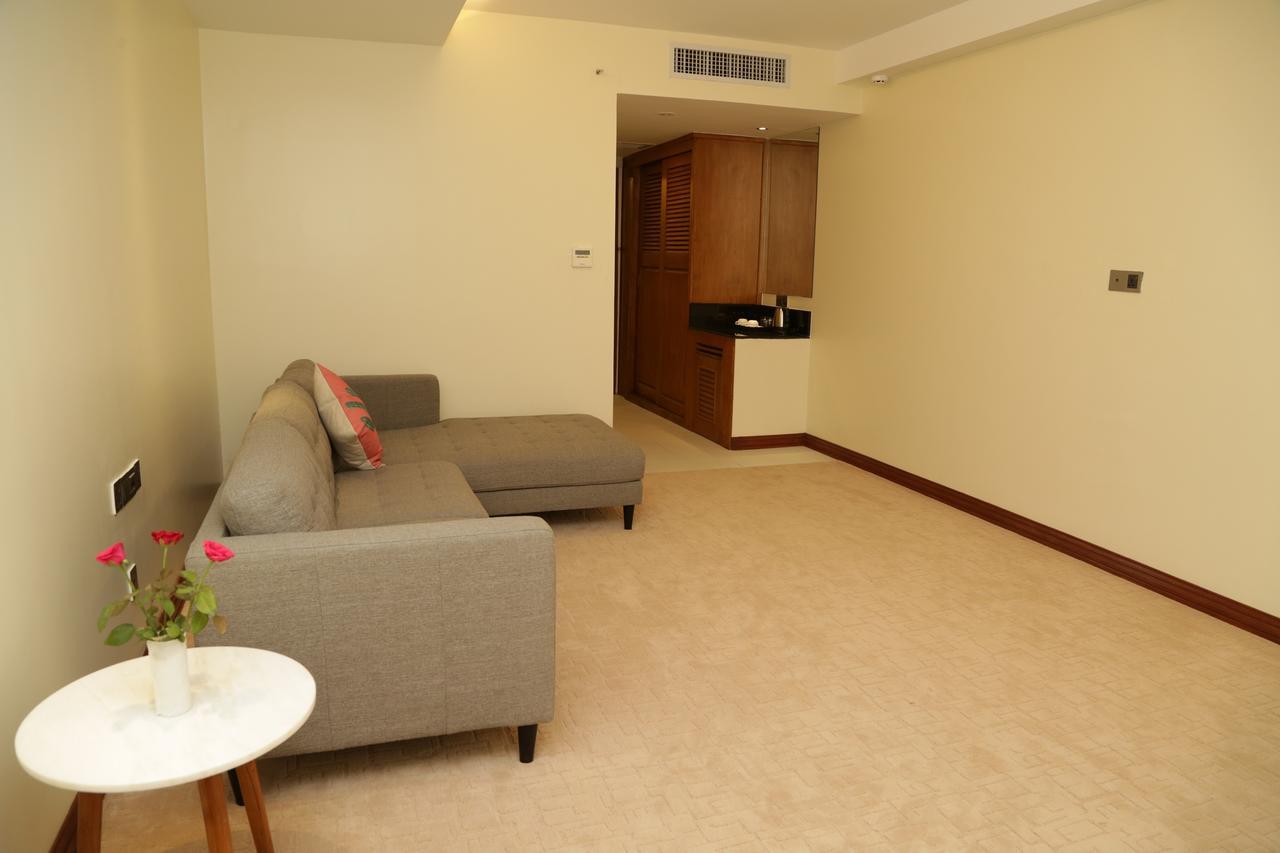 Pacific Hotel Янгон Екстериор снимка