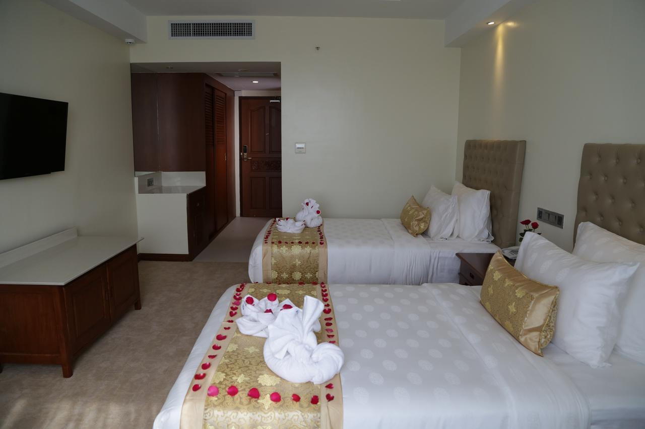 Pacific Hotel Янгон Екстериор снимка