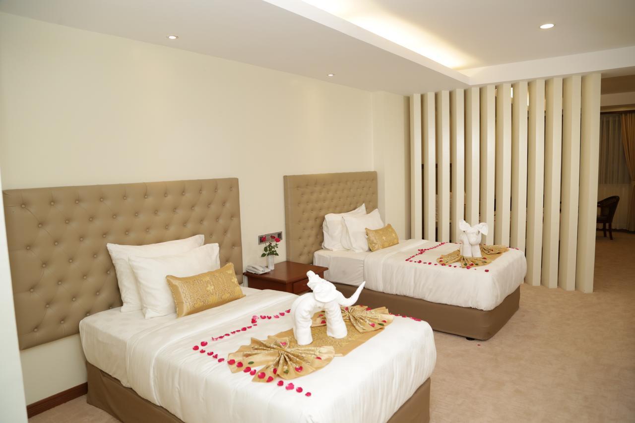 Pacific Hotel Янгон Екстериор снимка