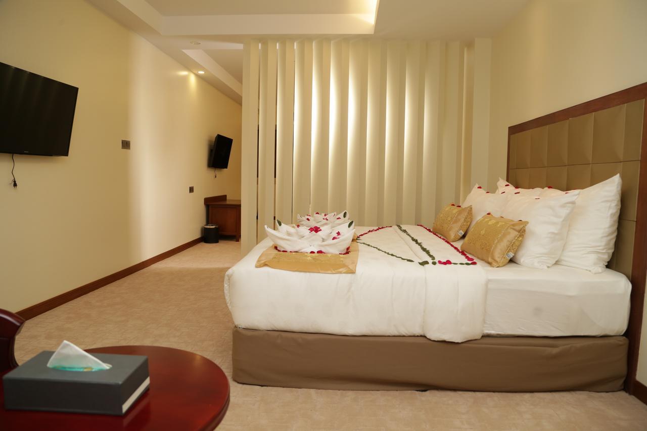 Pacific Hotel Янгон Екстериор снимка